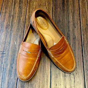 100% calves leather Sperry loafers